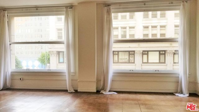 215 W 7th Street, Los Angeles CA: https://media.crmls.org/mediaz/d46afaca-1ba2-4bd6-81d6-18be686f175b.jpg