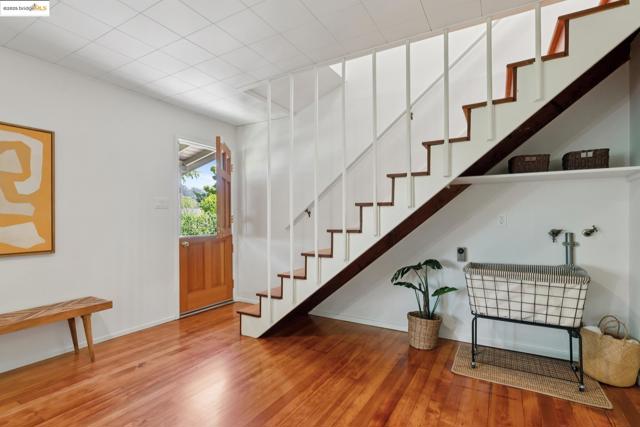 1023 Overlook Rd, Berkeley CA: https://media.crmls.org/mediaz/d46cb56f-e3d8-4314-a6ca-6129763c68ba.jpg