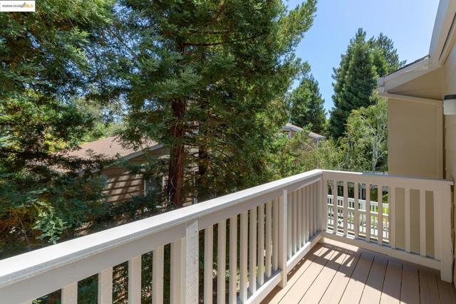 221 Village Pl, Martinez CA: https://media.crmls.org/mediaz/d46d20fe-3fc2-445b-9b03-dd452e60373c.jpg