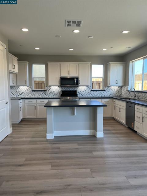 1406 Cobblestone Drive, Pittsburg CA: https://media.crmls.org/mediaz/d46d2630-c902-41ea-af55-8e8203ed415a.jpg