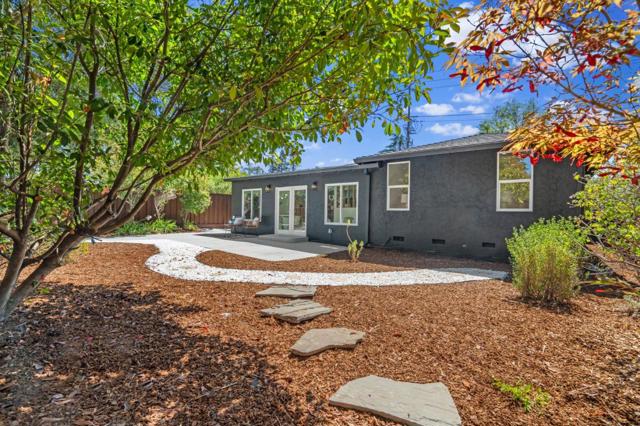 2049 Santa Cruz Avenue, Menlo Park CA: https://media.crmls.org/mediaz/d46d31c9-ff8c-4c44-9afd-7d1068eaa6e3.jpg