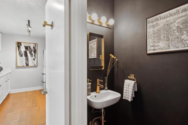 2101 Shoreline Drive, Alameda CA: https://media.crmls.org/mediaz/d46d43b1-cdfa-4fc5-88cb-2a6992f3d921.jpg