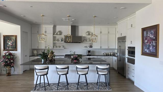 4709 Iron Bird Dr, Folsom CA: https://media.crmls.org/mediaz/d46d6d49-2e71-485e-a385-da0c5a5afca5.jpg