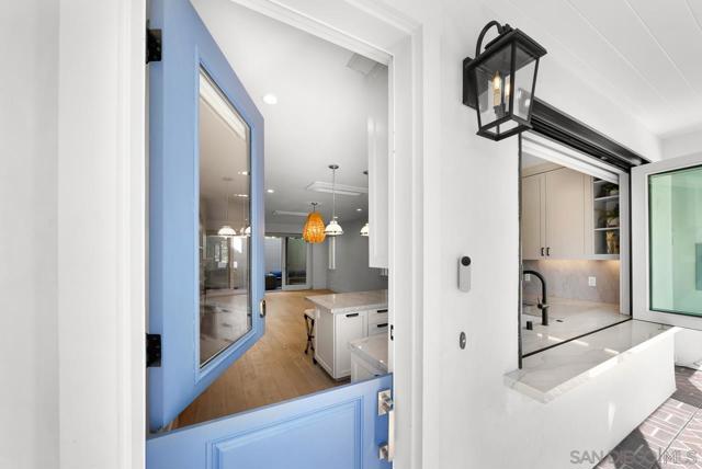 825 9th St., Coronado CA: https://media.crmls.org/mediaz/d46e573b-a699-457b-989e-92cc84304e29.jpg