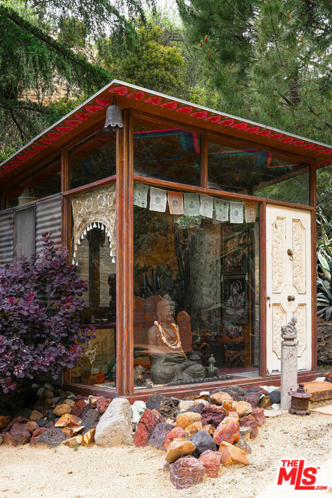 4078 Mandeville Canyon Rd. Road, Los Angeles CA: https://media.crmls.org/mediaz/d46f5ba8-fb21-45d1-894b-93a48769ae6f.jpg