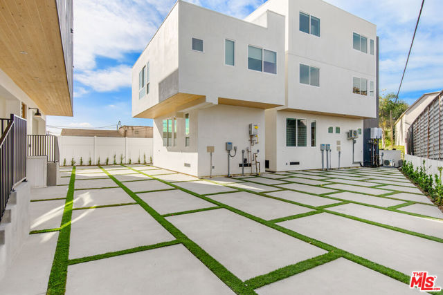 1616 S Sycamore Avenue, Los Angeles CA: https://media.crmls.org/mediaz/d46fd573-58fa-44b5-9041-631e71ee95a2.jpg