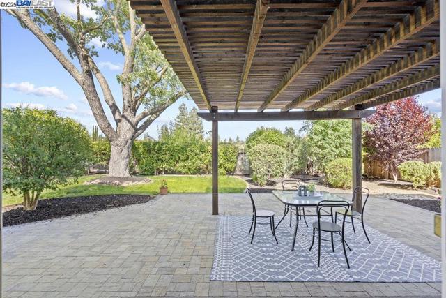 6649 Waverly Rd, Martinez CA: https://media.crmls.org/mediaz/d46ff8d5-2e14-413f-90b2-a21076c2e781.jpg