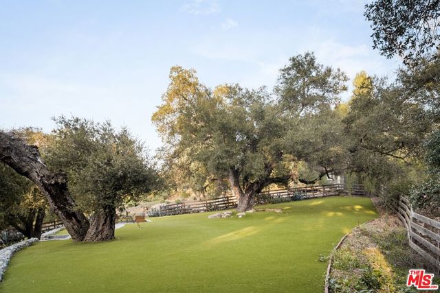 20500 Paradise Lane, Topanga CA: https://media.crmls.org/mediaz/d470088e-997c-472c-a034-14f883c8f408.jpg