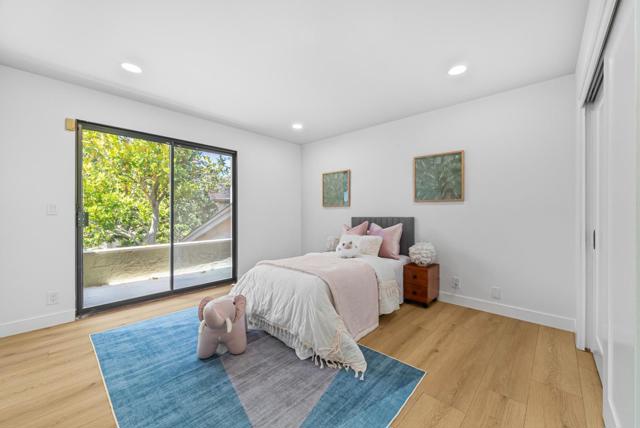 536 Sand Hill Circle, Menlo Park CA: https://media.crmls.org/mediaz/d4700e1a-4a3a-4f6f-8358-22657d1688f4.jpg
