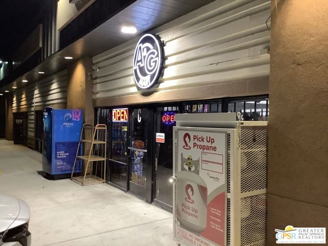 19345 Indian Canyon, Palm Springs CA: https://media.crmls.org/mediaz/d470288a-6338-4a71-afa8-061b3d12d782.jpg