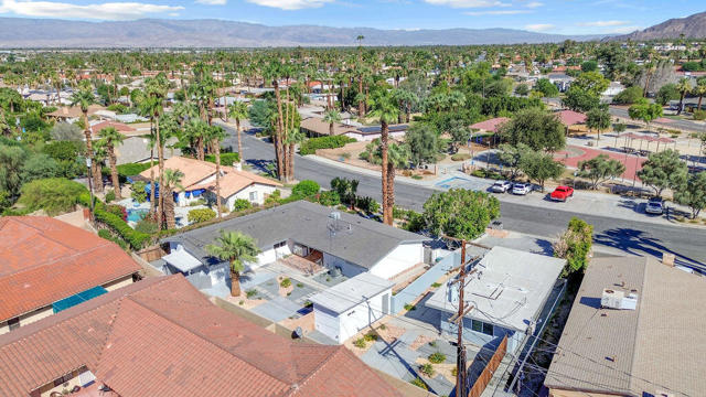 44635 San Carlos Avenue, Palm Desert CA: https://media.crmls.org/mediaz/d4708117-b9a1-4f3b-abc3-bf770cb70c1b.jpg