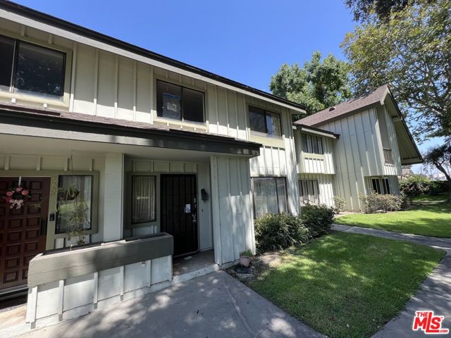 9652 Karmont Avenue, South Gate, California 90280, 4 Bedrooms Bedrooms, ,3 BathroomsBathrooms,Condominium,For Sale,Karmont,24426451