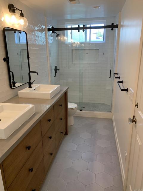 429 Begonia Avenue, Corona del Mar CA: https://media.crmls.org/mediaz/d471489d-9a7f-4aef-9077-2ecec0613bee.jpg