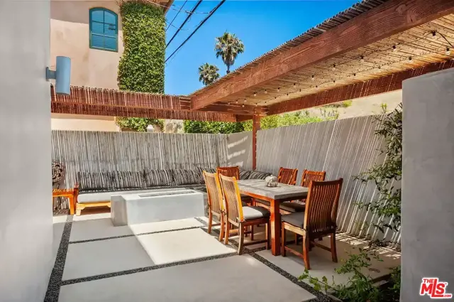 24608 Malibu Road, Malibu CA: https://media.crmls.org/mediaz/d471536a-512f-44c0-87fc-69b8ab9702cd.jpg