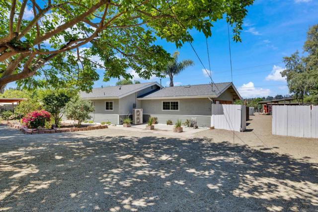 13918 Putney Rd, Poway CA: https://media.crmls.org/mediaz/d4716aed-5282-4228-a4b9-6ee3a6f195a5.jpg