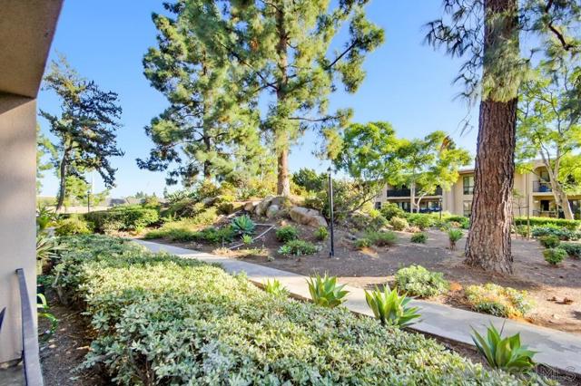 7858 Cowles Mountain Ct, San Diego CA: https://media.crmls.org/mediaz/d471b39e-df03-42ff-808d-6285263dbf83.jpg