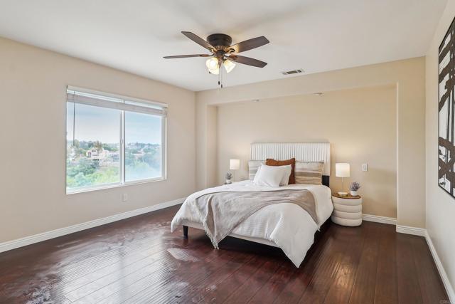 1215 Weaver St, San Diego CA: https://media.crmls.org/mediaz/d4722ddf-15fe-41e3-801b-12e07a02ff23.jpg