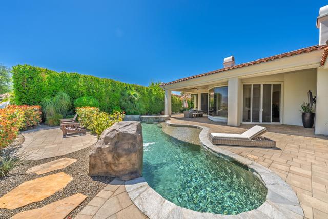 306 Loch Lomond Road, Rancho Mirage CA: https://media.crmls.org/mediaz/d472c5ab-3e18-48ae-a513-fcd36ce4d192.jpg