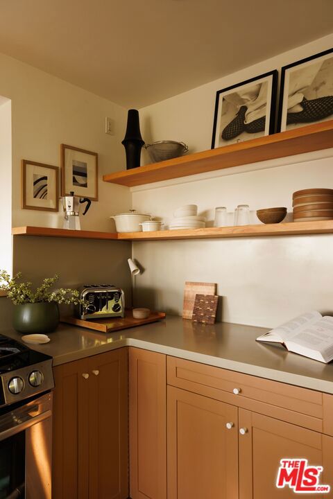 1 Bed Home for Sale in Los Angeles, California