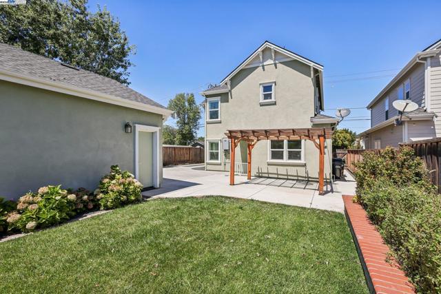 2145 Linden St, Livermore CA: https://media.crmls.org/mediaz/d4731f39-4829-4889-9c85-90399e41bdcd.jpg