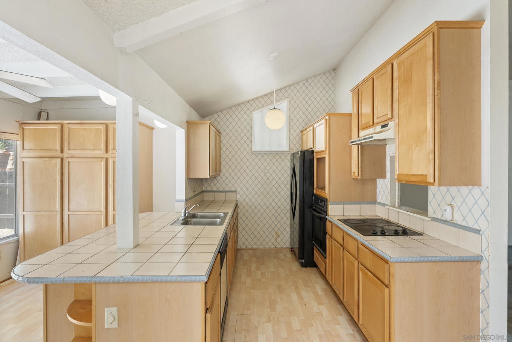 MLS #250035175SD img 12