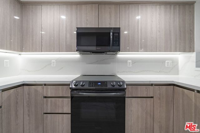 5245 Santa Monica Boulevard, Los Angeles CA: https://media.crmls.org/mediaz/d474c86f-5fc6-4a9c-b5a8-ffe5732c0473.jpg
