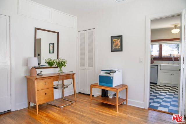 898 N Chester Avenue, Pasadena CA: https://media.crmls.org/mediaz/d474dfc4-5868-4c95-b8f2-57415450951b.jpg