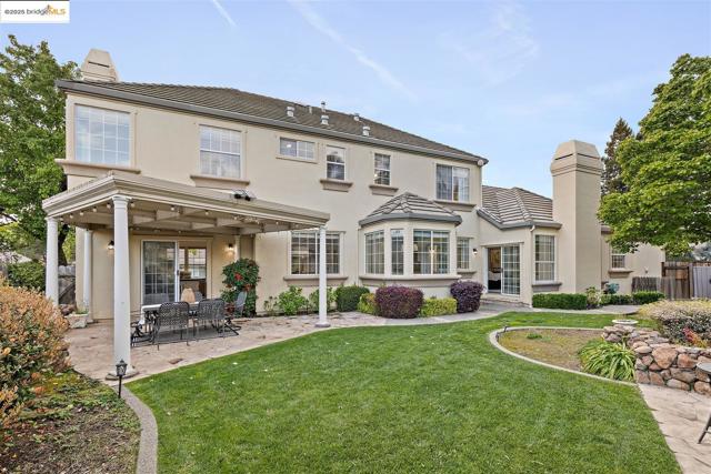 3266 Congressional Cir, Fairfield CA: https://media.crmls.org/mediaz/d4750b70-aa51-46de-a873-95a68c59fcae.jpg