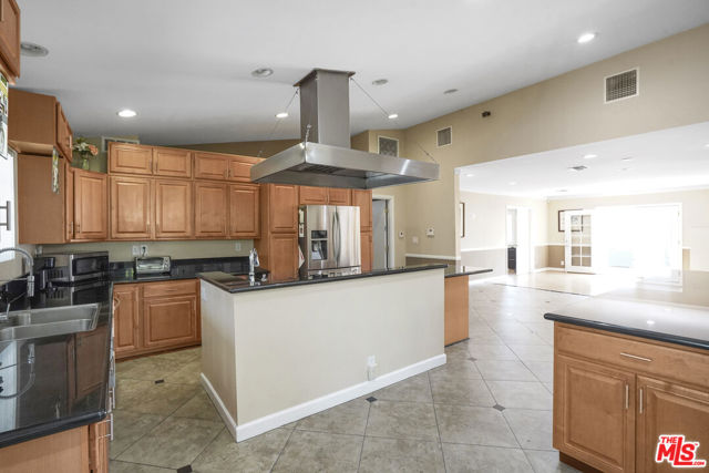 7017 Vicky Avenue, West Hills CA: https://media.crmls.org/mediaz/d4751982-eb59-4dc5-8cfc-b3a48bce064a.jpg
