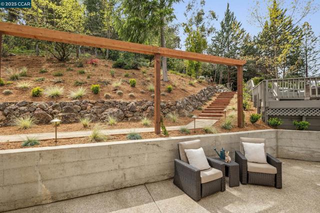 1019 Silverhill Drive, Lafayette CA: https://media.crmls.org/mediaz/d4753934-f1d6-4a69-a26e-183990aa6659.jpg