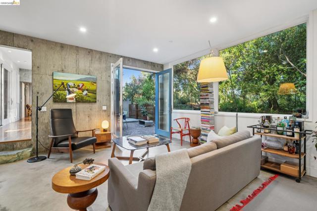 Image 8 of 60 For 8210 Skyline Blvd