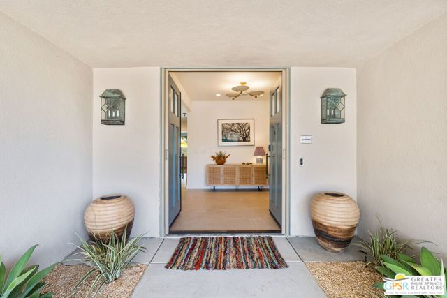 2367 S Yosemite Drive, Palm Springs CA: https://media.crmls.org/mediaz/d476075f-5f6a-4f9c-ac52-768ea83c36f2.jpg