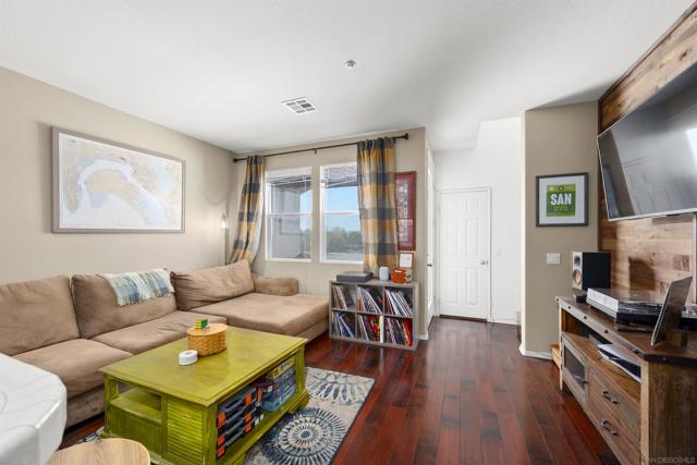 2745 White Pine Ct, Chula Vista CA: https://media.crmls.org/mediaz/d4761b87-f793-4f31-8fad-5e28436f890b.jpg