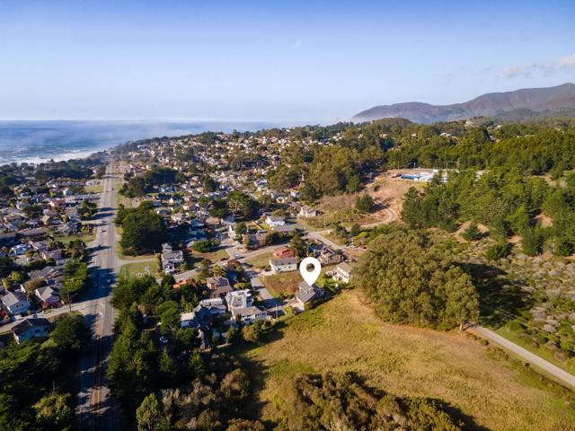 1077 Pearl Avenue, Moss Beach CA: https://media.crmls.org/mediaz/d4766c94-3ab5-4311-b242-10f1633d359d.jpg