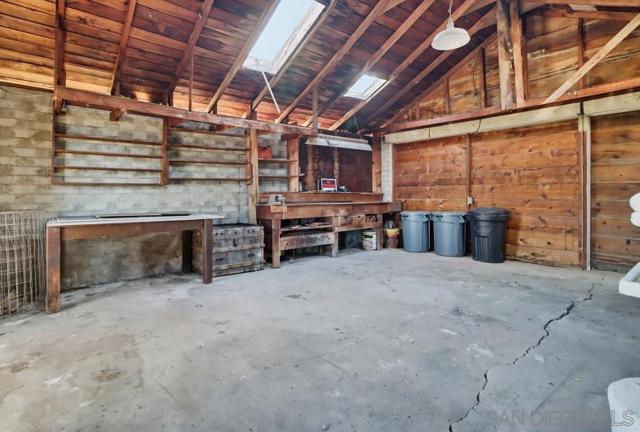 602 Starbright Ln, Alpine CA: https://media.crmls.org/mediaz/d476d2e2-e14f-405f-b80b-2d8fda3c64fd.jpg