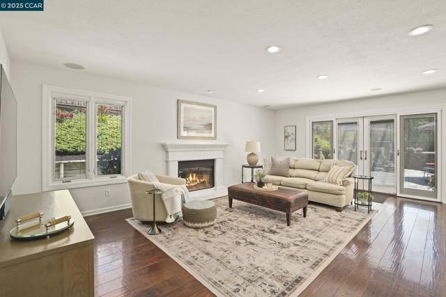 219 Nottingham Pl, Danville CA: https://media.crmls.org/mediaz/d476f3bd-5355-4d8d-9c65-a109e5ec08fd.jpg