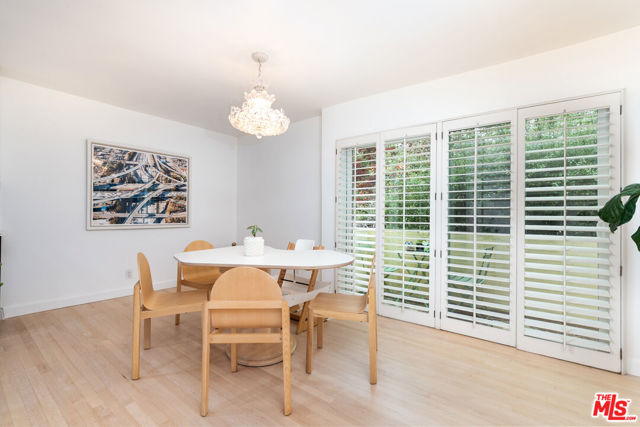 933 17th Street, Santa Monica CA: https://media.crmls.org/mediaz/d476fadb-275a-47ca-97dd-2954d1f01757.jpg