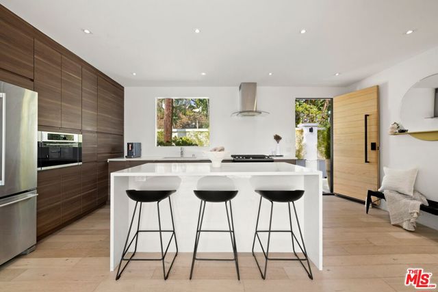 8583 Skyline Drive, Los Angeles CA: https://media.crmls.org/mediaz/d4773baa-cffa-4e14-a756-6d5fd96c1faf.jpg