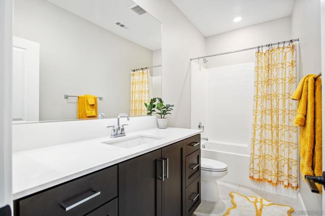 1202 Sunrise Vw, San Marcos CA: https://media.crmls.org/mediaz/d4777c8c-cd27-4d4f-aa86-c97d954cafc5.jpg