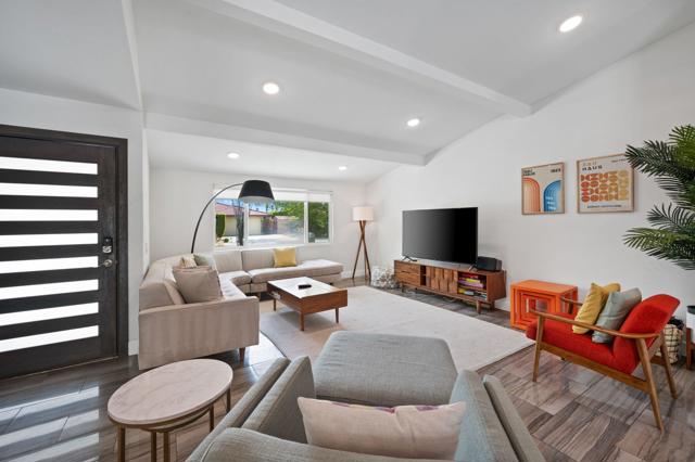 3059 N Biskra Road, Palm Springs CA: https://media.crmls.org/mediaz/d4777d33-d208-44a7-aae3-228ff7b38f1b.jpg