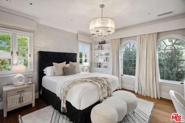 6882 Arizona Avenue, Los Angeles CA: https://media.crmls.org/mediaz/d4778547-fd39-4397-87e5-929c4641014a.jpg