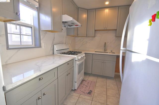 Image 5 of 27 For 3521 Midvale Ave