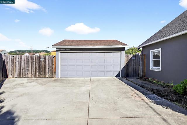 5774 Friar Ct, El Sobrante CA: https://media.crmls.org/mediaz/d47824f2-f61f-4945-a743-1462b3351e6c.jpg