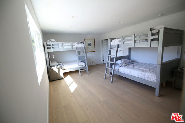 2744 S Bentley Avenue, Los Angeles CA: https://media.crmls.org/mediaz/d4787a01-a761-4e19-9be8-fffda6927c9b.jpg