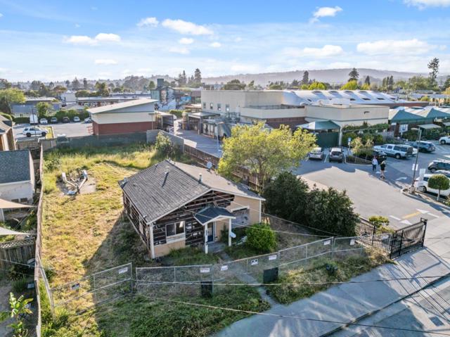 719 Darwin Street, Santa Cruz CA: https://media.crmls.org/mediaz/d478fcaf-a174-447d-be7f-93a264990ccb.jpg