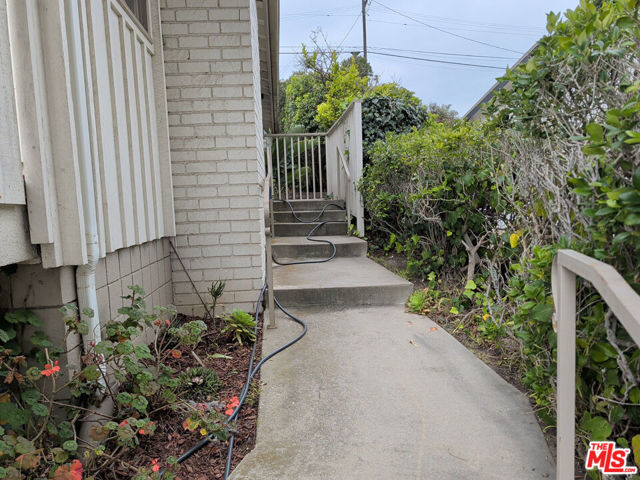 8217 Billowvista Drive photo 2