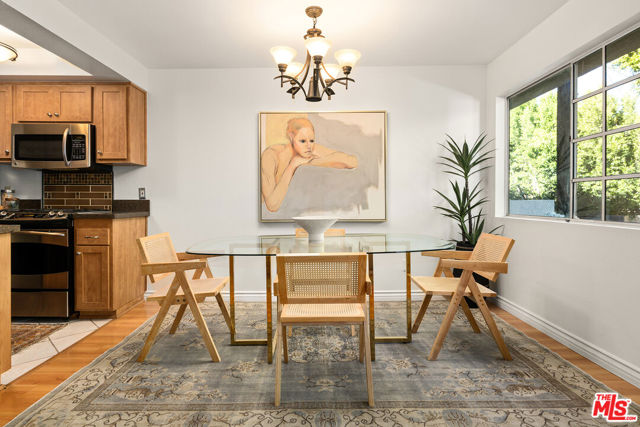 14727 Magnolia Boulevard, 112 photo 5