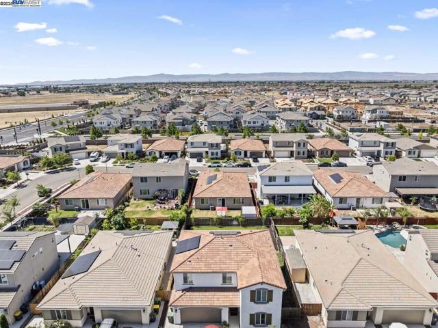 323 Sacramento St, Lathrop CA: https://media.crmls.org/mediaz/d47a63c3-5ffd-4b08-ad58-d485c03ad1e9.jpg