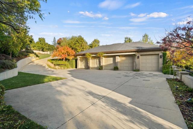26140 Rancho Manuella Lane, Los Altos Hills CA: https://media.crmls.org/mediaz/d47aa6a6-f407-4732-bfc8-7c64fba0cef5.jpg