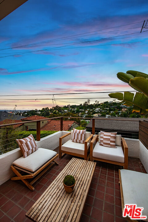 2620 Rutherford Drive, Los Angeles CA: https://media.crmls.org/mediaz/d47ad842-0523-4088-a893-bc8e6bede0c9.jpg